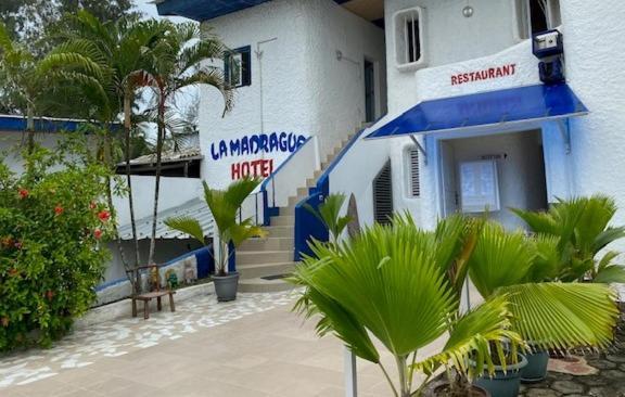 Hotel La Madrague Grand-Bassam Exterior foto