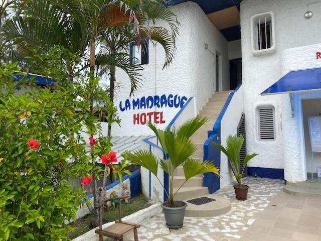 Hotel La Madrague Grand-Bassam Exterior foto