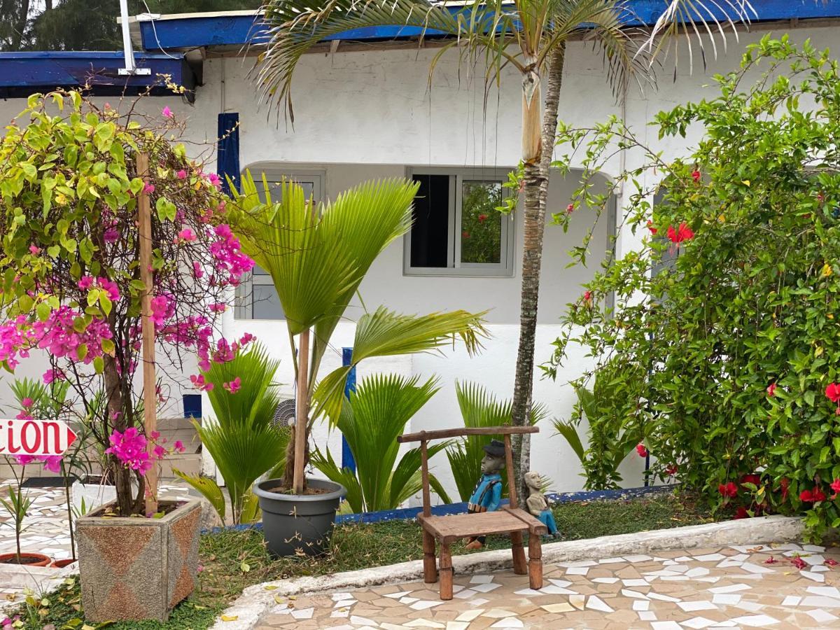 Hotel La Madrague Grand-Bassam Exterior foto