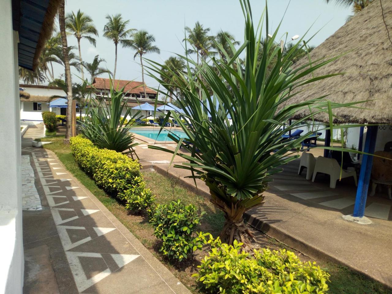 Hotel La Madrague Grand-Bassam Exterior foto